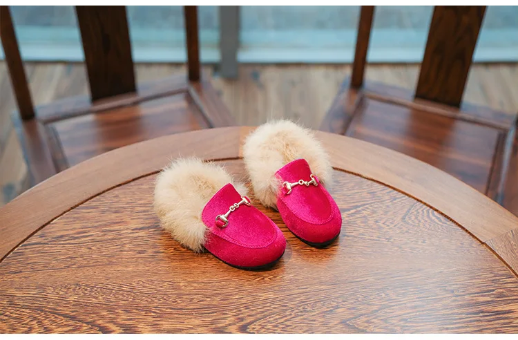 Новинка; зимняя детская обувь на меху; детская кожаная обувь; Теплая обувь на плоской подошве для маленьких девочек; Брендовая обувь черного цвета; мокасины для принцессы; милые Мокасины