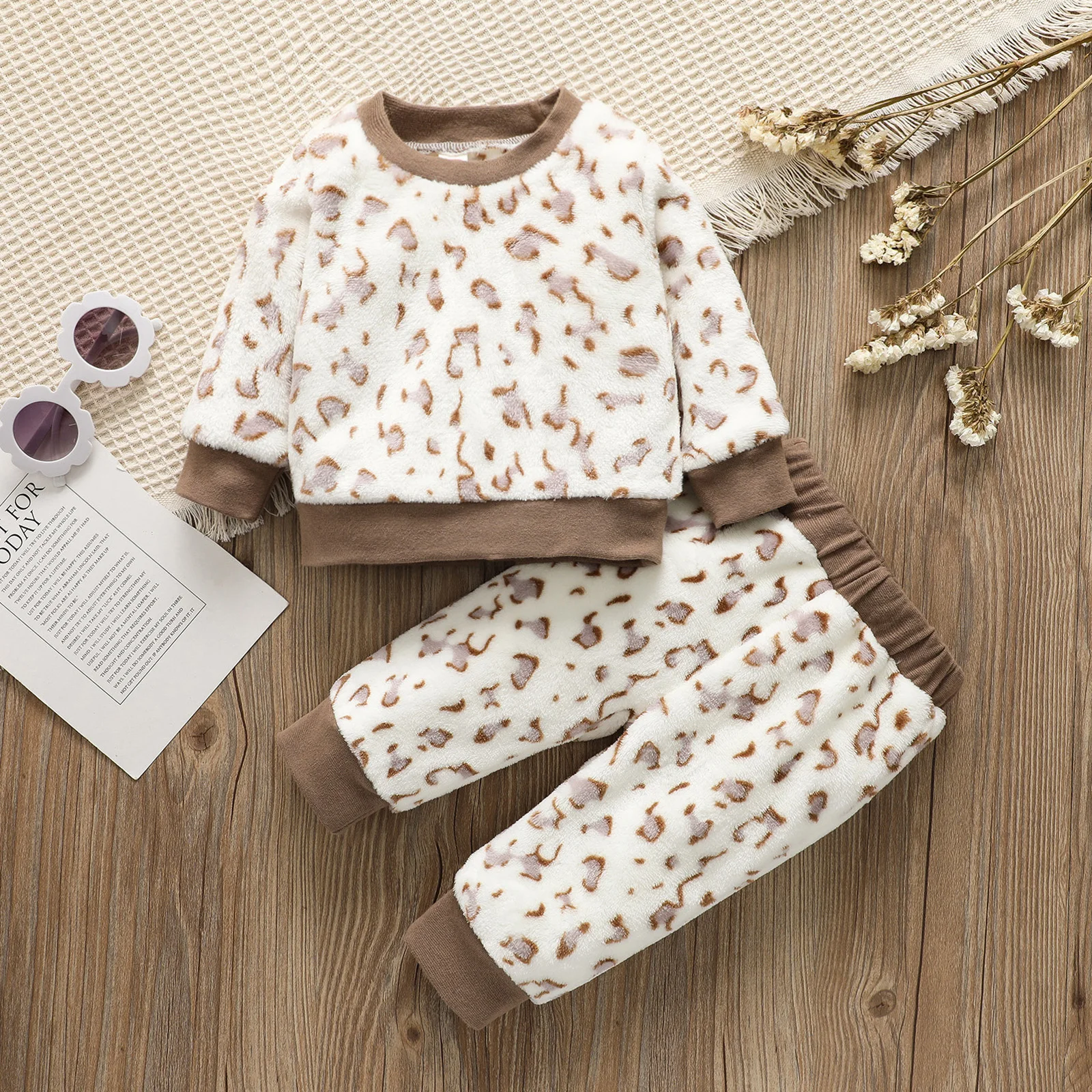

Autumn Winter Toddlers Baby Girls Casual 2Pcs Clothing Sets Infant Beige Leopard Printed Pattern Pullovers Elastic Waist Pants