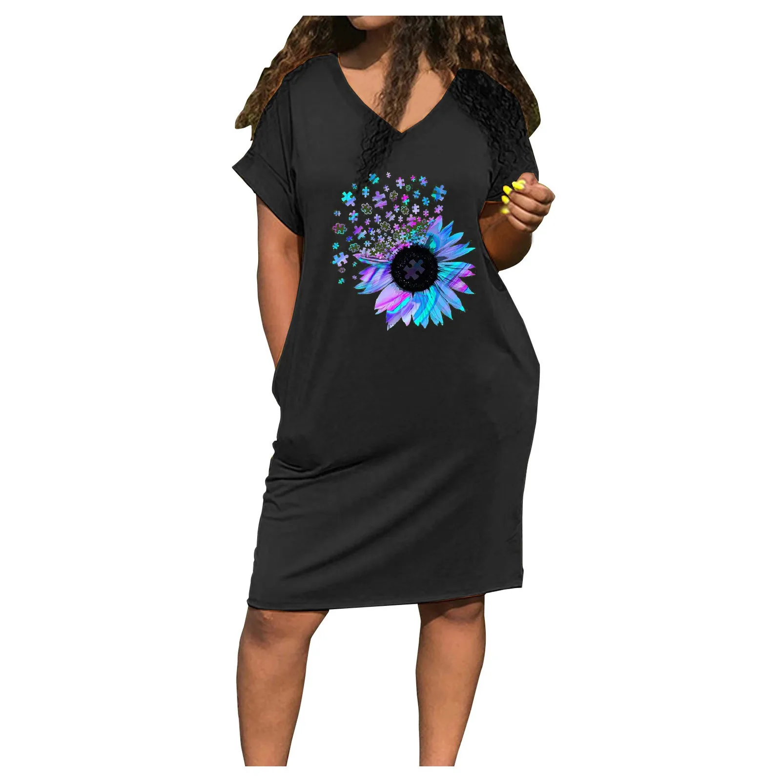 

Женское короткое платье с V-образным вырезом и карманами