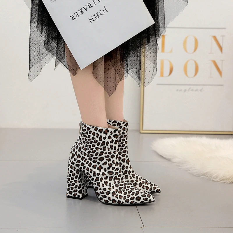 2019 г. Женские белые ботинки леопардовые для стриптиза короткие ботильоны на