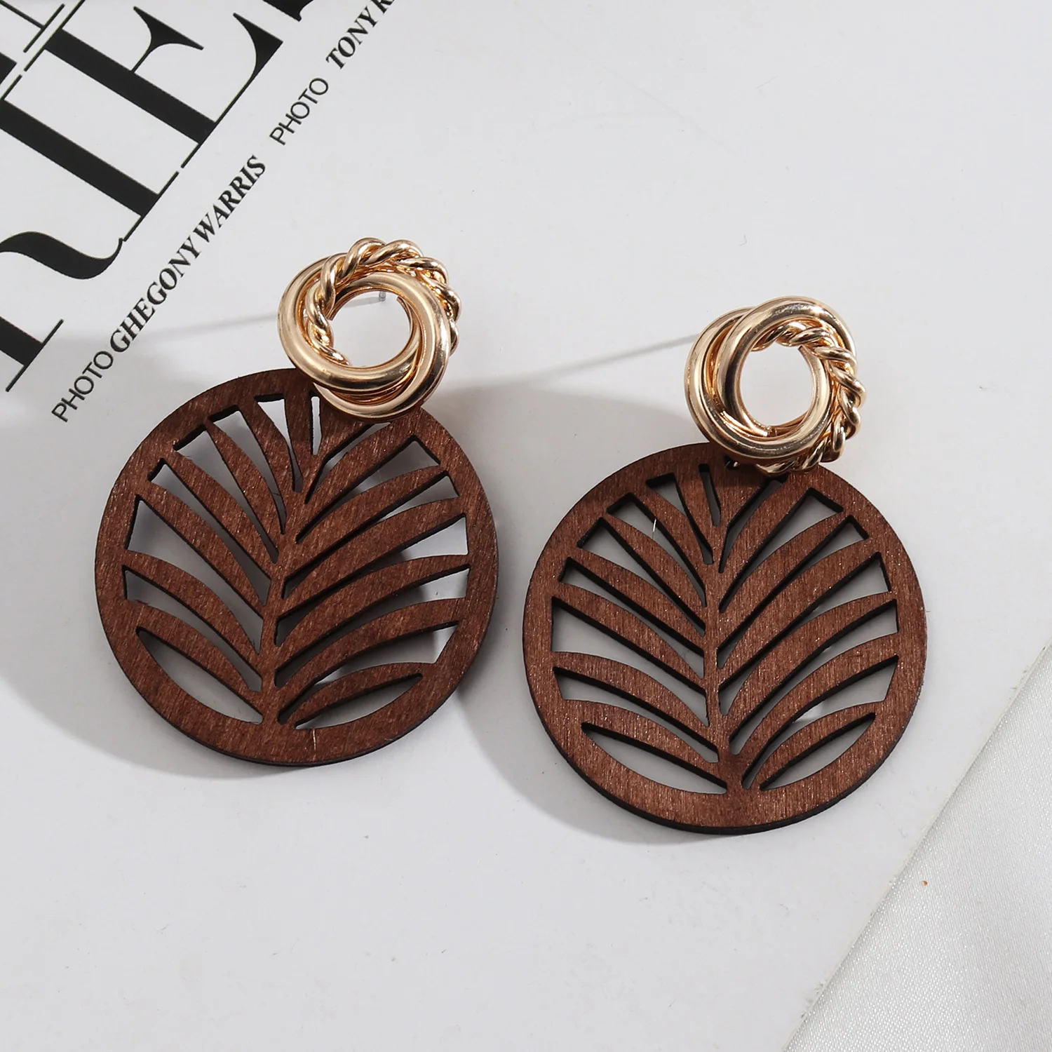 

Wrapped Twisted Wire Cutout Leaf Shape Wooden Round Dangle Drop Earrings for Women Minimalism Fashion Jewelry Design Wholesale