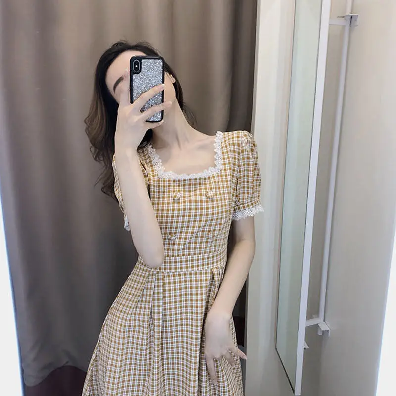 

2021 Summer New Retro Square Neck Short Sleeve Plaid Korean High Waist Knee Show Thin Dress Female Student Summer Dress Women