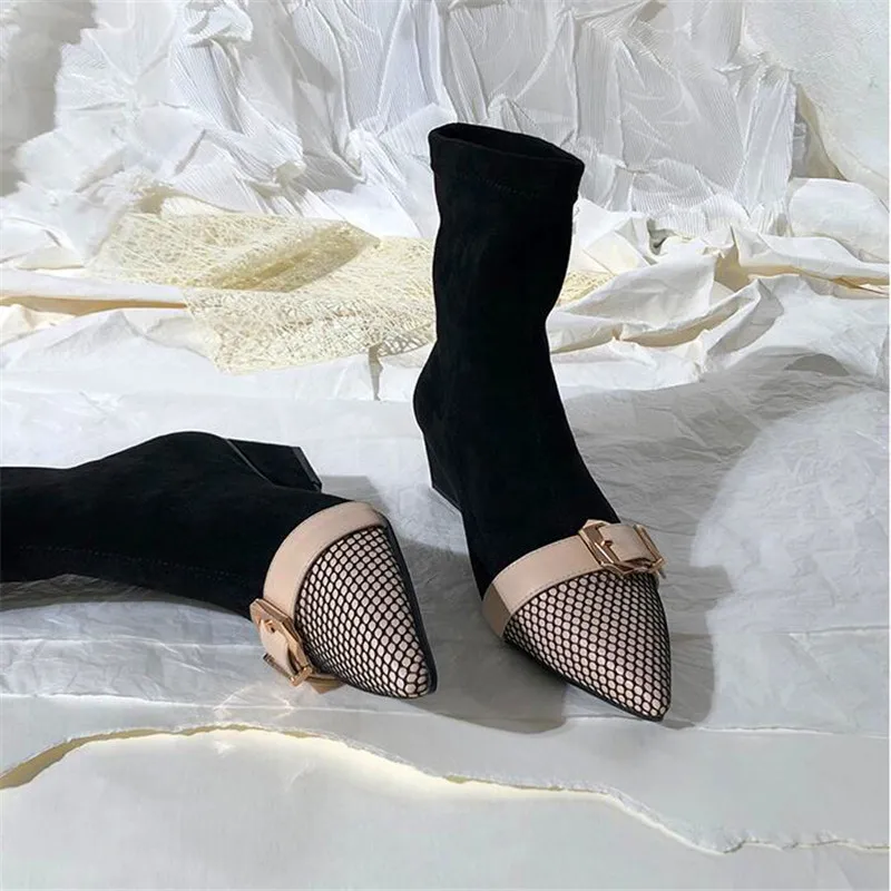 Ботильоны на танкетке женские зимние ботинки с острым носком и бантиком красивая