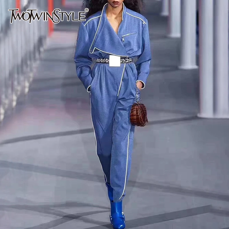 Женский Асимметричный комбинезон TWOTWINSTYLE белый повседневный с воротником