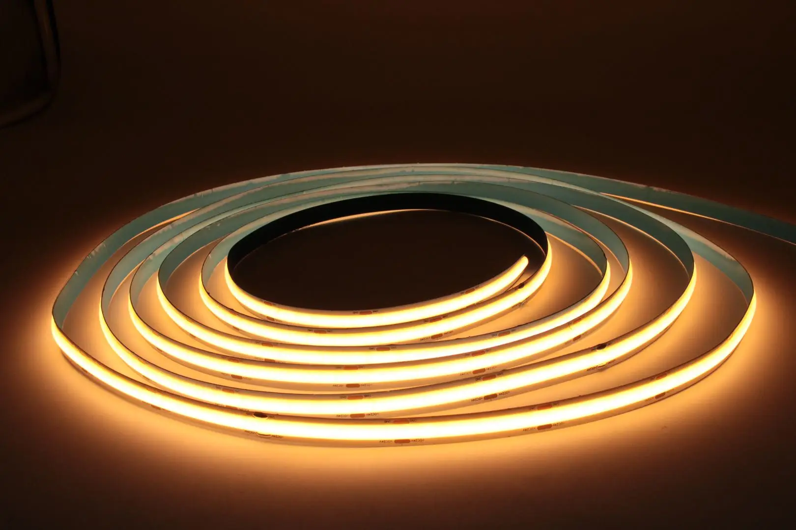 

Double Color CCT COB Strip LED Tape 24V 608LEDs/m for Indoor Decoration Lighting 2700-6500K Dimmable Bicolor COB Strip