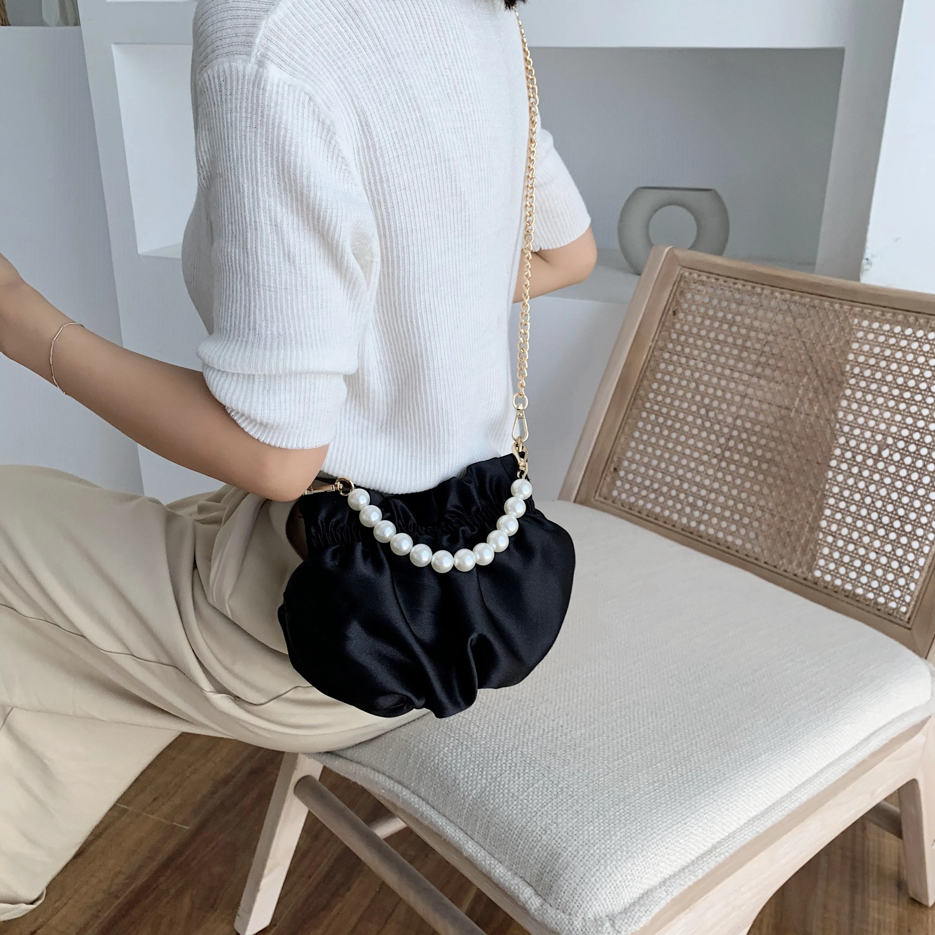 Жемчужные маленькие сумки через плечо для женщин 2020 элегантные милые Женская