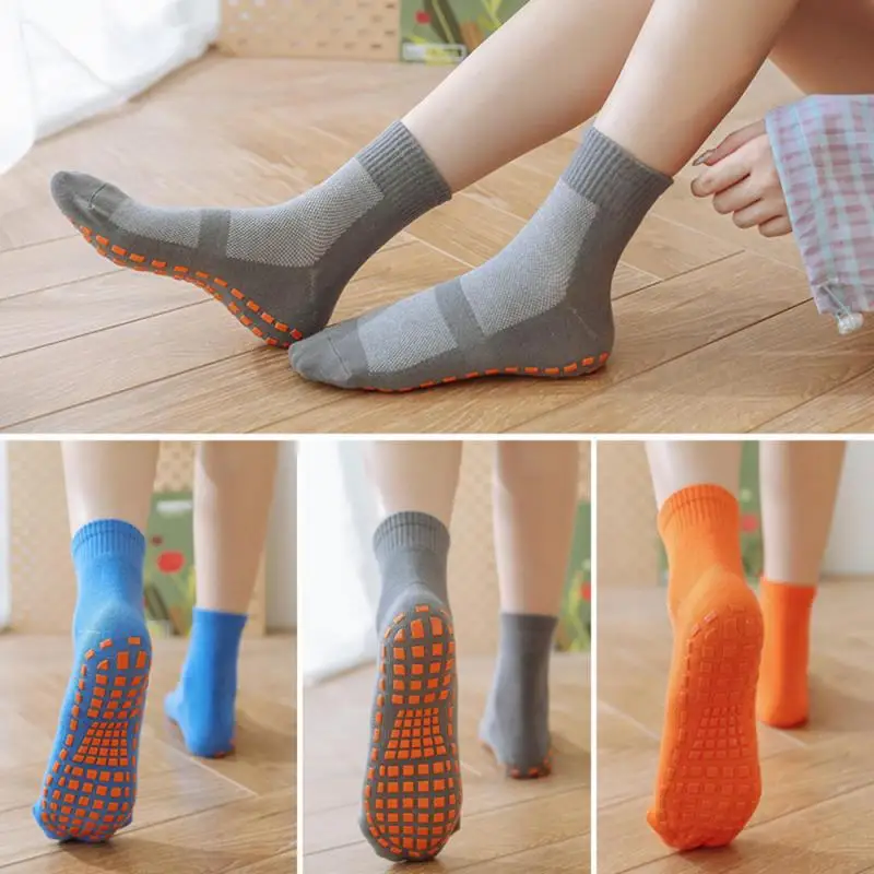 

Fashion Short Silicone Dots Anti Slip Cotton Trampoline Socks Soccer Football Sports Socks Non-slip Floor Socks