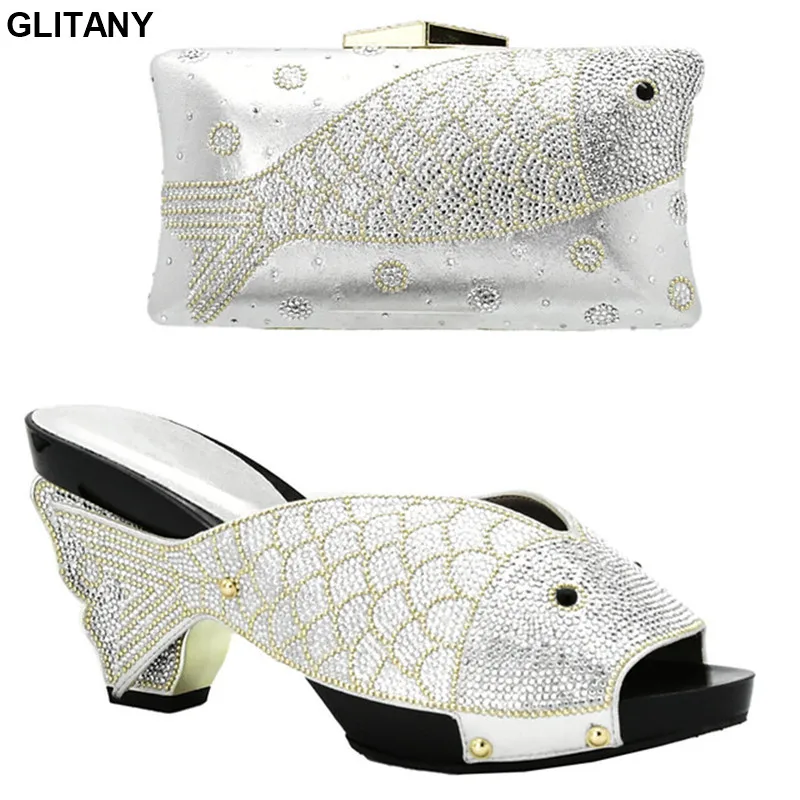 Набор обуви и сумок оранжевого цвета в итальянском стиле для свадебной церемонии