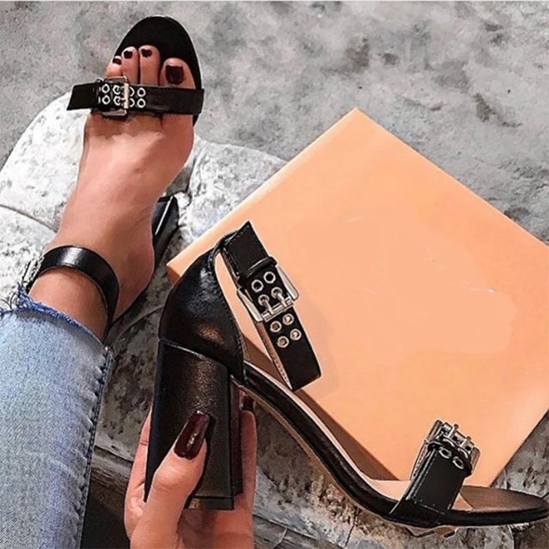 2019 г. Женские босоножки на платформе с заклепками высоком каблуке 8 см Женская