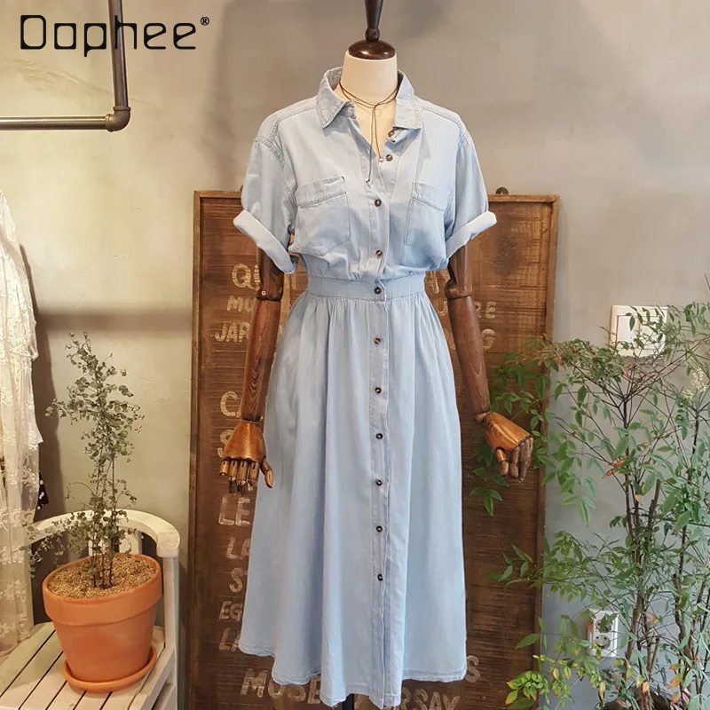 

Джинсовое платье, однобортное, с воротником-поло, приталенное, с коротким рукавом и карманами, лето 2021