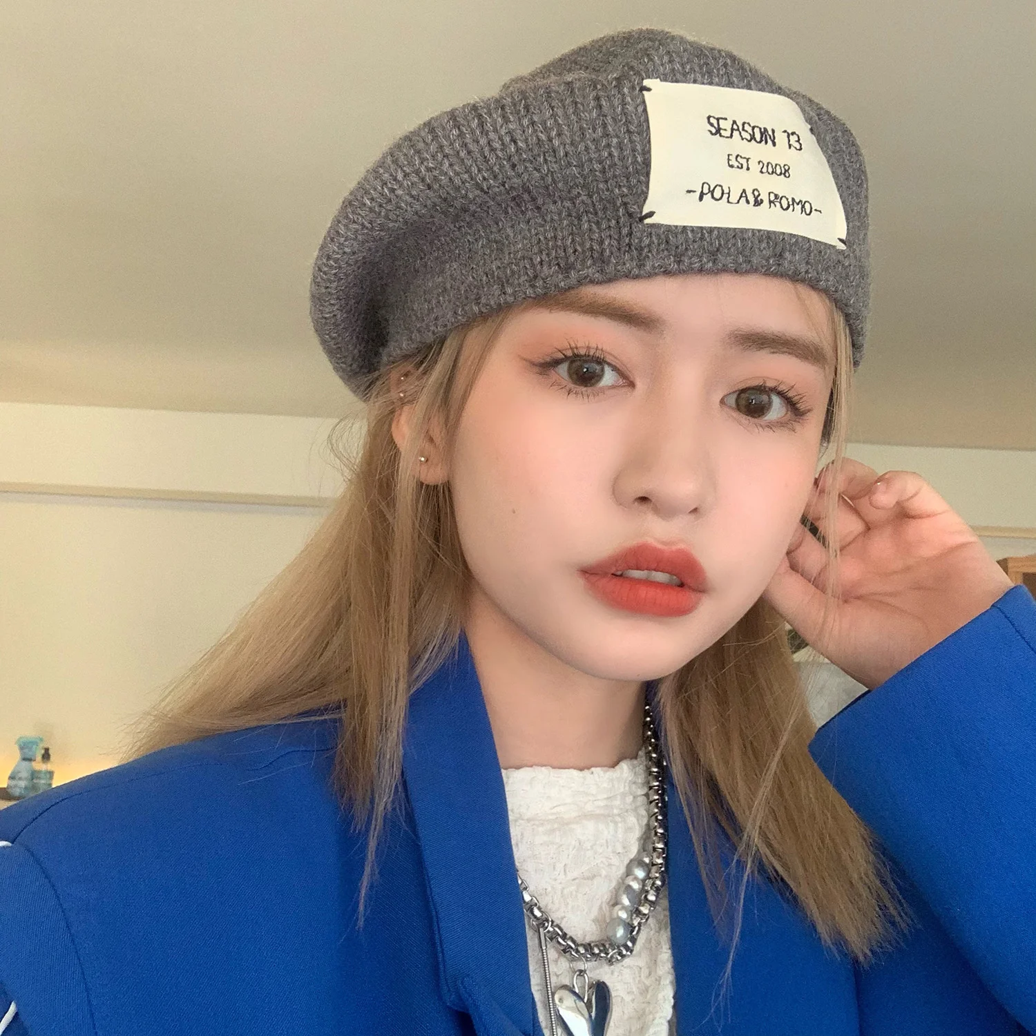 

Design knitted woolen hat, warm and versatile in autumn and winter, label beret, women's fashionable Baotou cold hat
