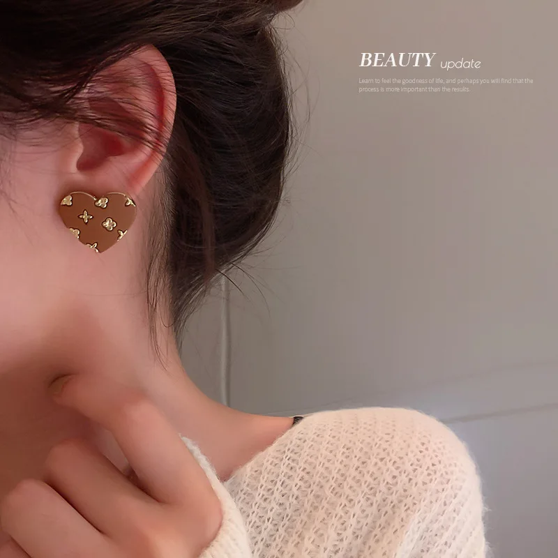 

Korea 925 Silver Needle Simple Sen Series Small Fresh Baking Paint Flowers Love Fashion Ins Wind Earrings Women
