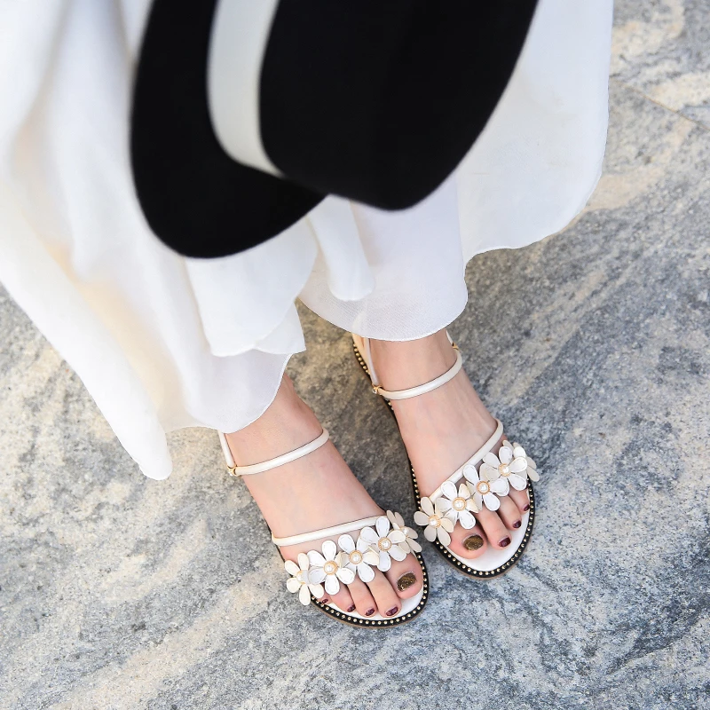 Женские сандалии QWEDF летняя обувь 2019 Модные женские на танкетке с кристаллами и