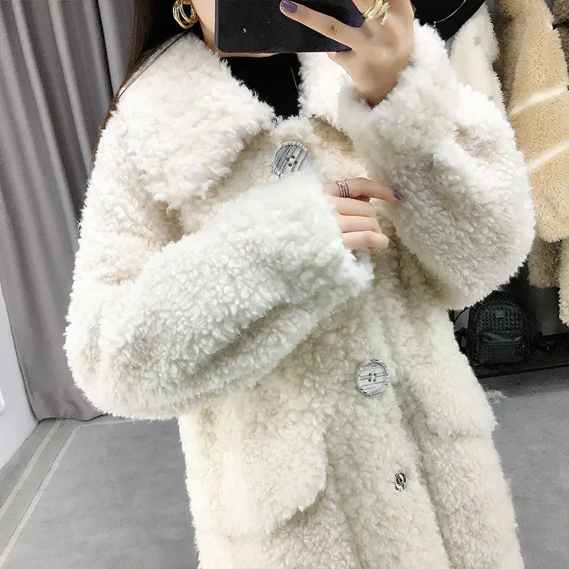

Women 2020 Winter Real Fur Coat Female Sheep Shearing Jacket Ladies Elegant Genuine Wool Fur Outwear Turn Down Collar Coat Q271