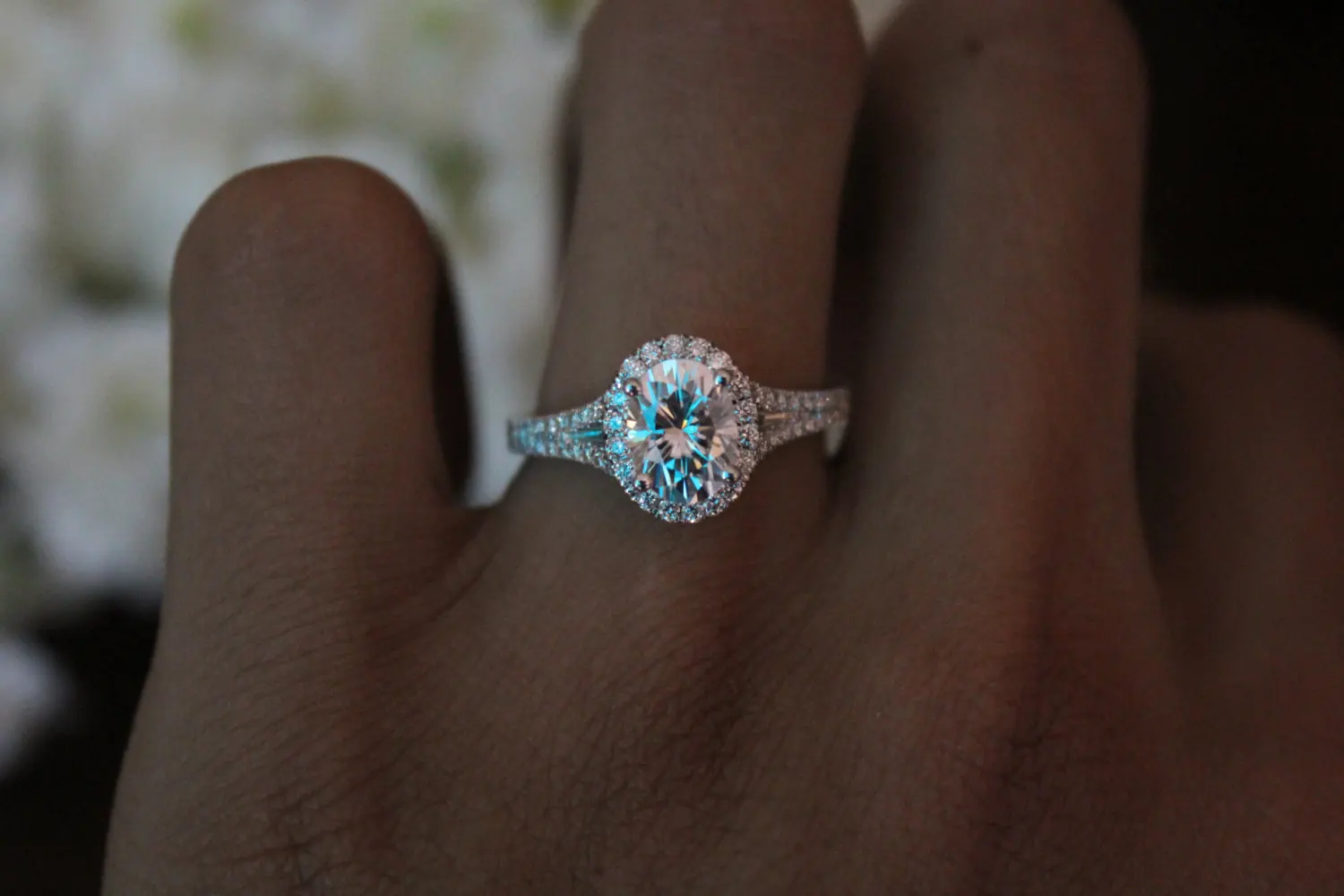 

S925 Silver Color Egg Diamond Ring for Women Eight Heart Eight Arrow Drill Ring Oval Carat Wedding Jewelry Gemstone Rings