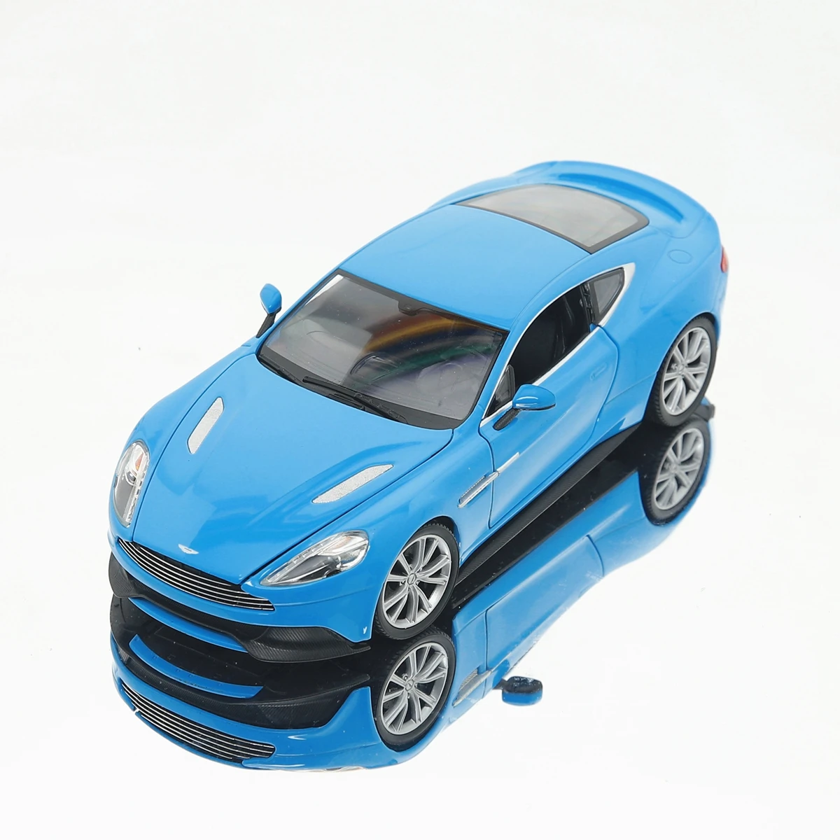 

WELLY 1:24 Aston Martin Vanquish Alloy Luxury Vehicle Diecast Pull Back Cars Model Toy Collection Xmas Gift