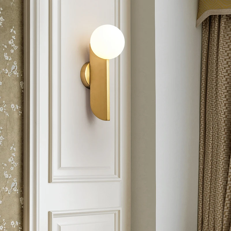 Настенная лампа для спальни прикроватная лаконичная в стиле пост-модерн