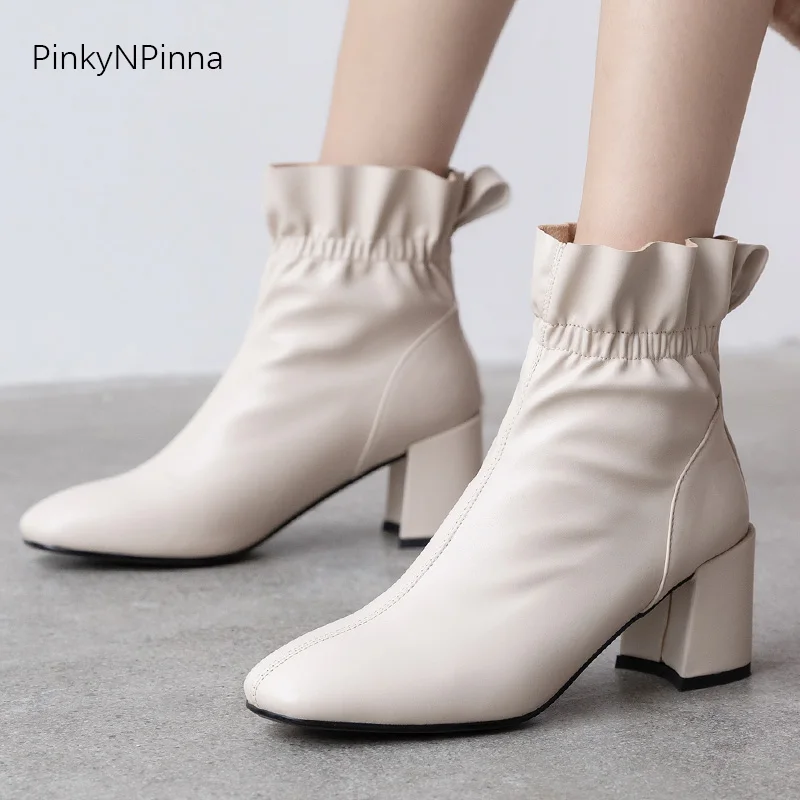 Дизайнерские стильные женские зимние ботинки на высоком каблуке со