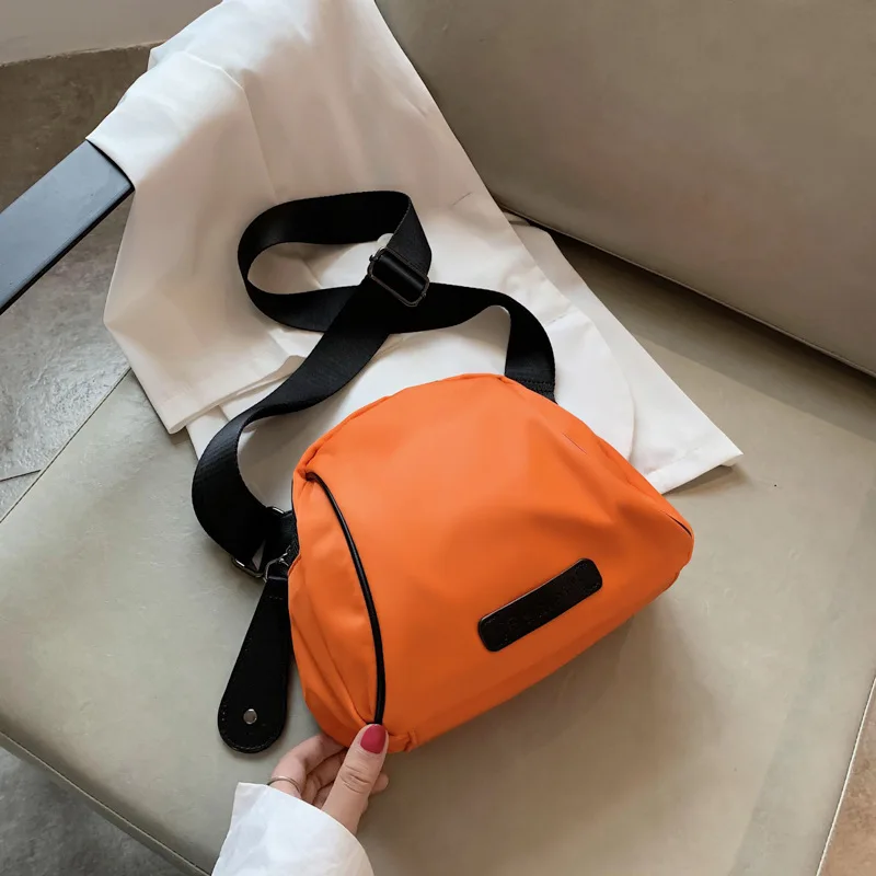 

The Same Style Autumn and Winter New Trendy Fan Shell Handbags Imported Oxford Cloth Mommy Bag Shoulder Messenger Bag