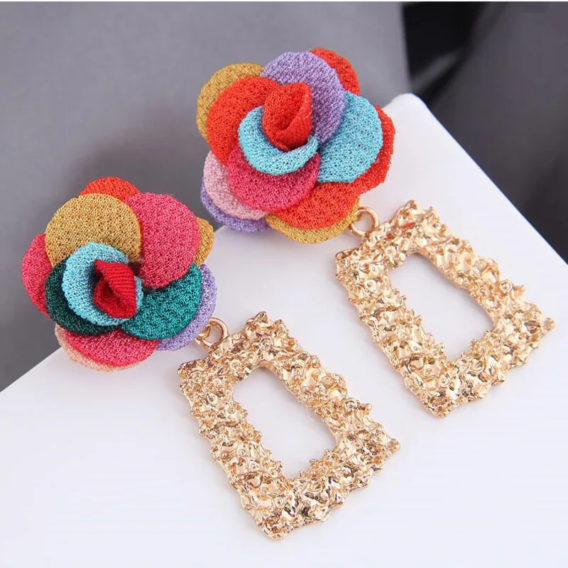 

Charming Knitting Big Flowers Drop Earrings for Women Geometric Square Gold Metal Pendant Earrings Women Jewelry Pendiente