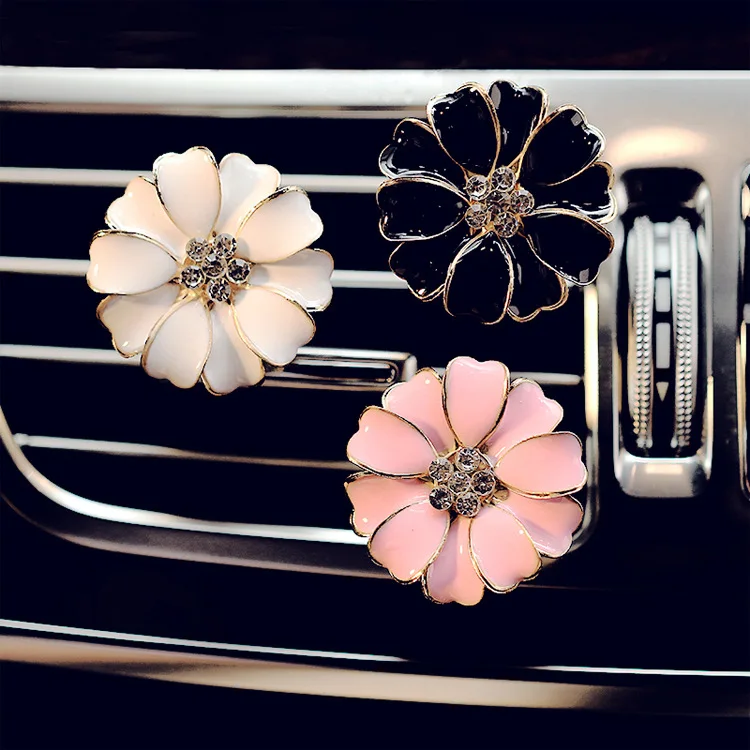 

Exquisite Diamond Small Daisy Perfume Car Air Conditioning Vent Clip Aromatherapy Balm Car Decoration Supplies