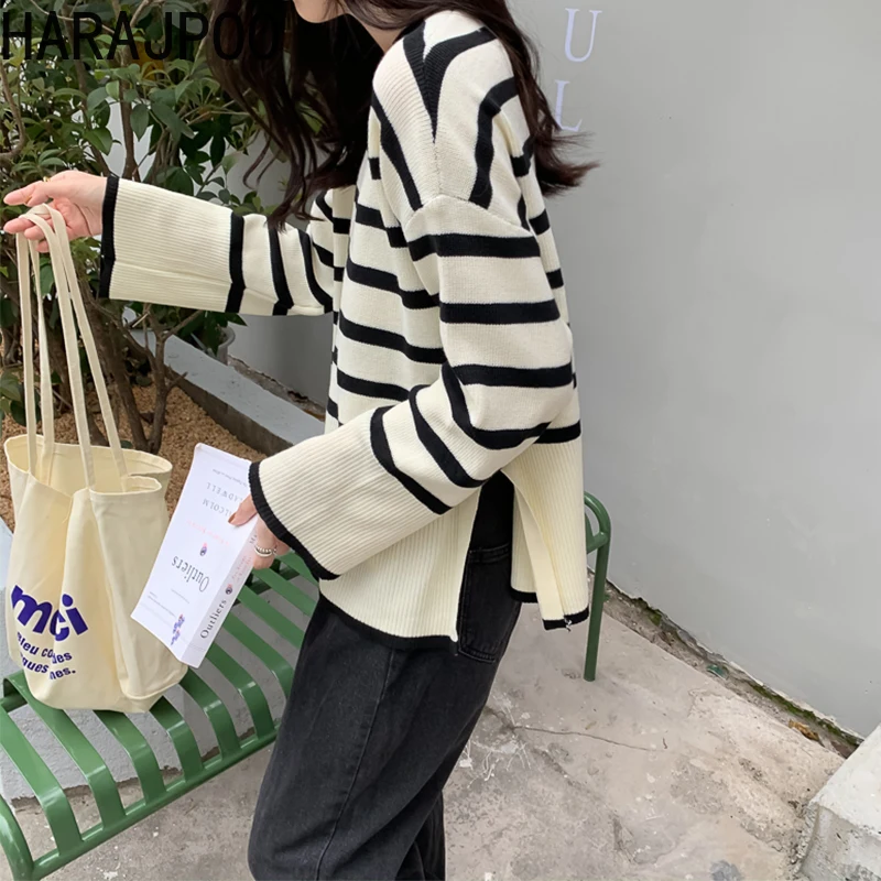 Женский свободный свитер в полоску с круглым вырезом и разрезом | Женская одежда