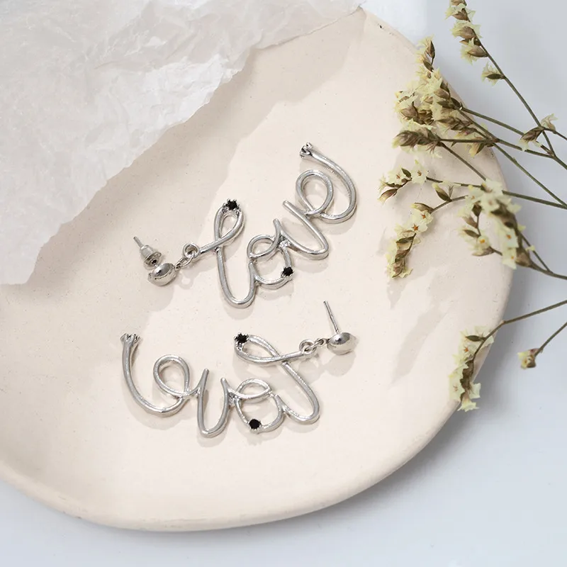 Большие висячие серьги с полыми сердечками новый дизайн для счастливых девушек