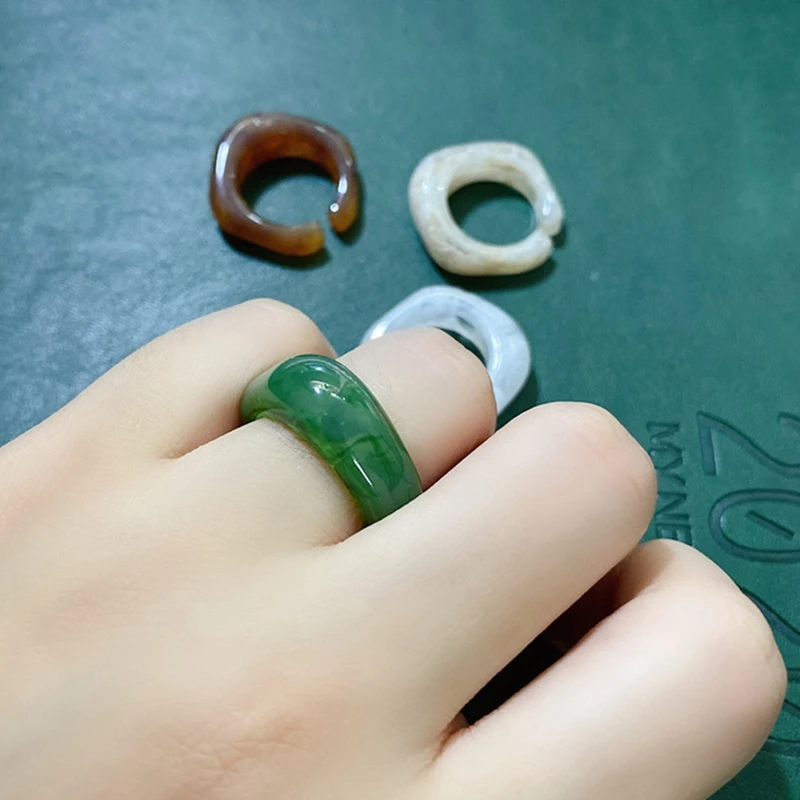 

2021 Simple Vintage Colorful Rhinestones Finger Open Ring Plastic Adjustable Knuckle Ring for Women Party Jewelry Girls Gifts