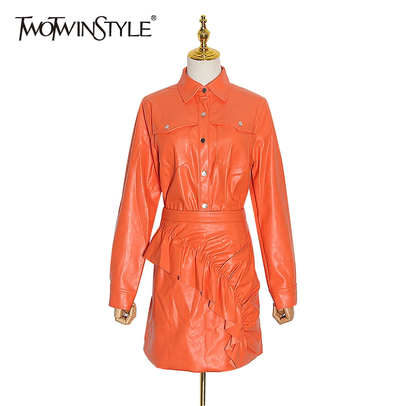 TWOTWINSTYLE из искусственной кожи Комплект двух предметов для женщин воротник с