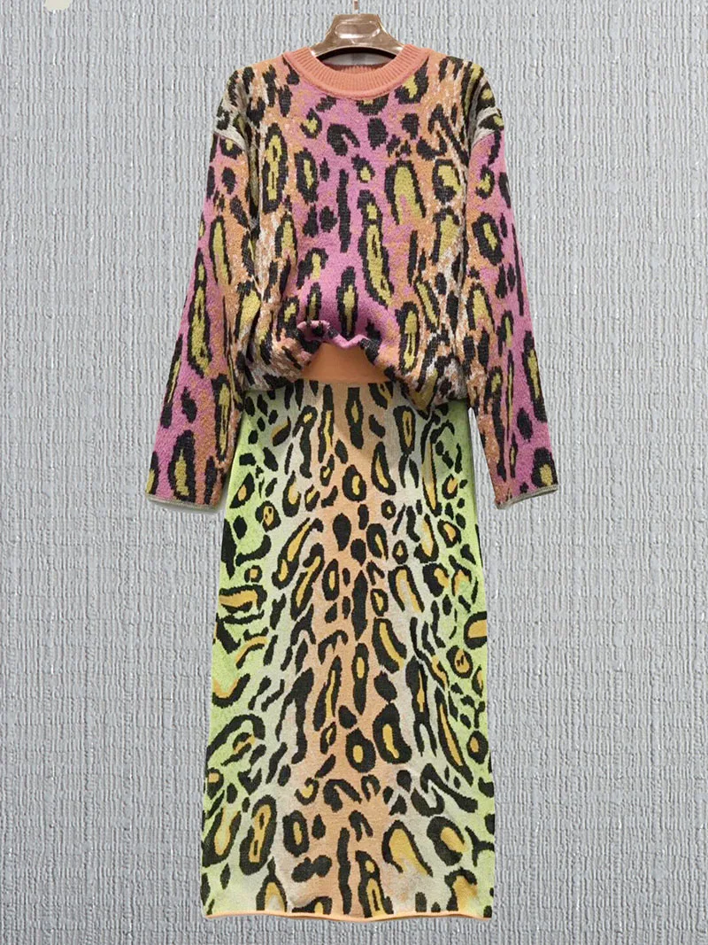 Женский трикотажный костюм с юбкой пуловер длинным рукавом и леопардовым