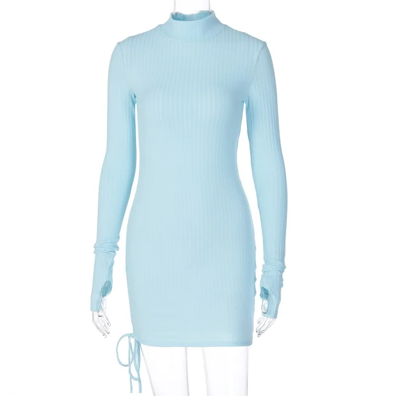 Облегающее женское платье с высоким воротником в рубчик полоску облегающая