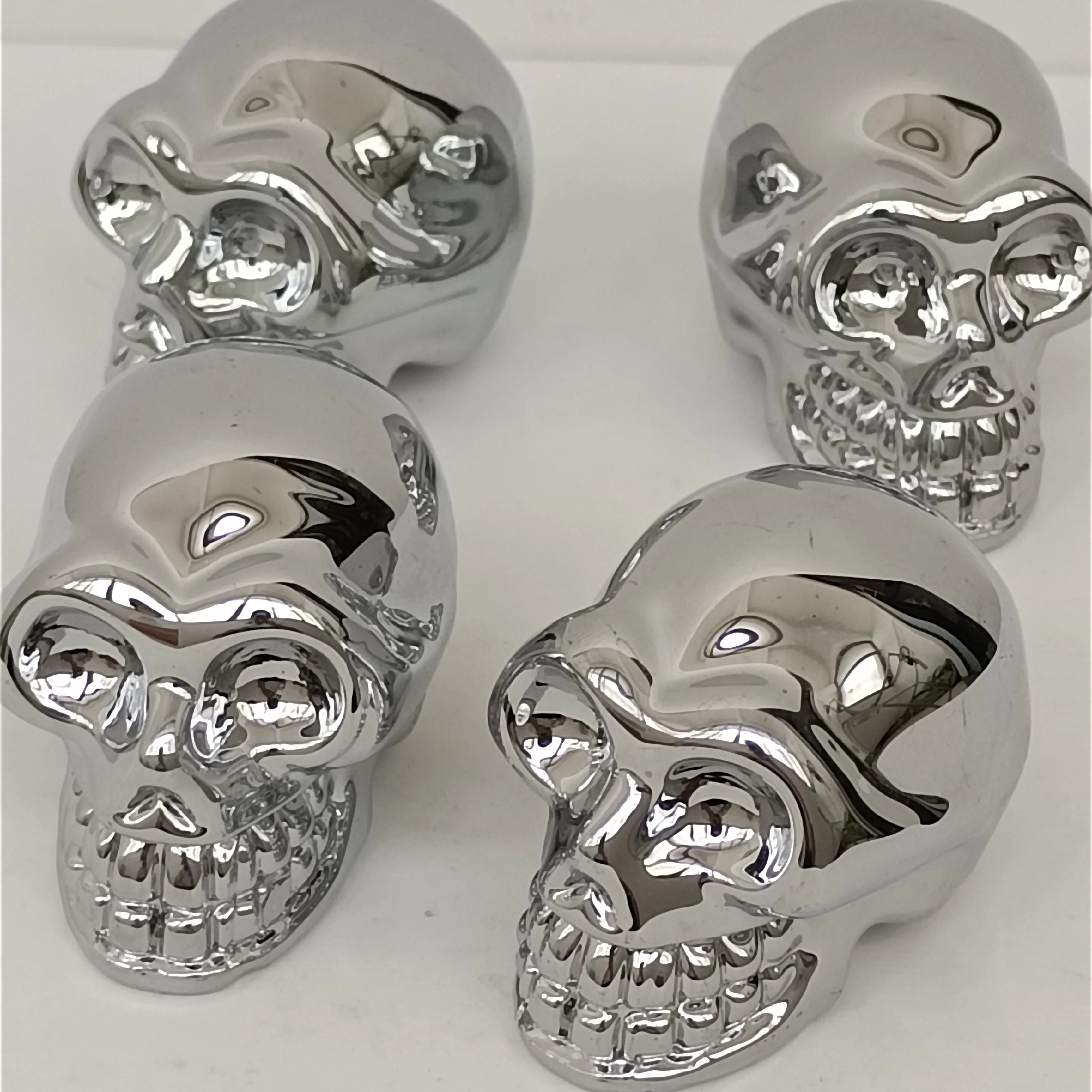 

5cm 1PC Crystal Glass Plated Skull Aura Healing Reiki Mineral Skull Decorator Home Halloween Gifts