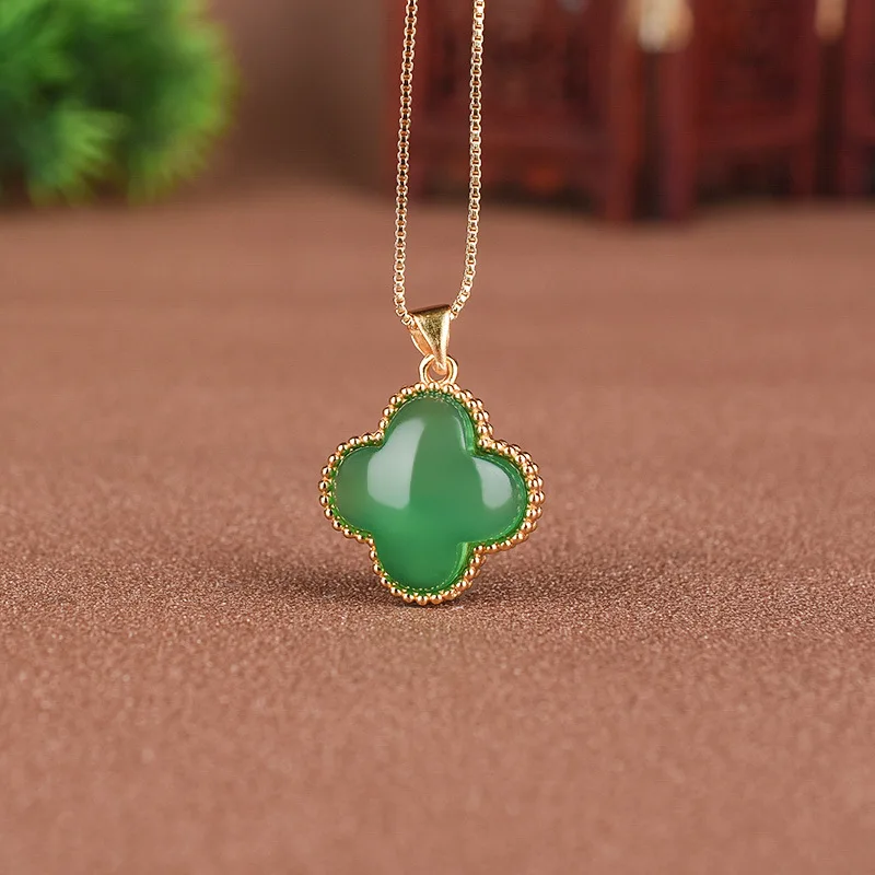 

Natural Green Chalcedony Hand Carved Clover Pendant Fashion Boutique Jewelry Men's and Women's Clover Green Agate Necklace