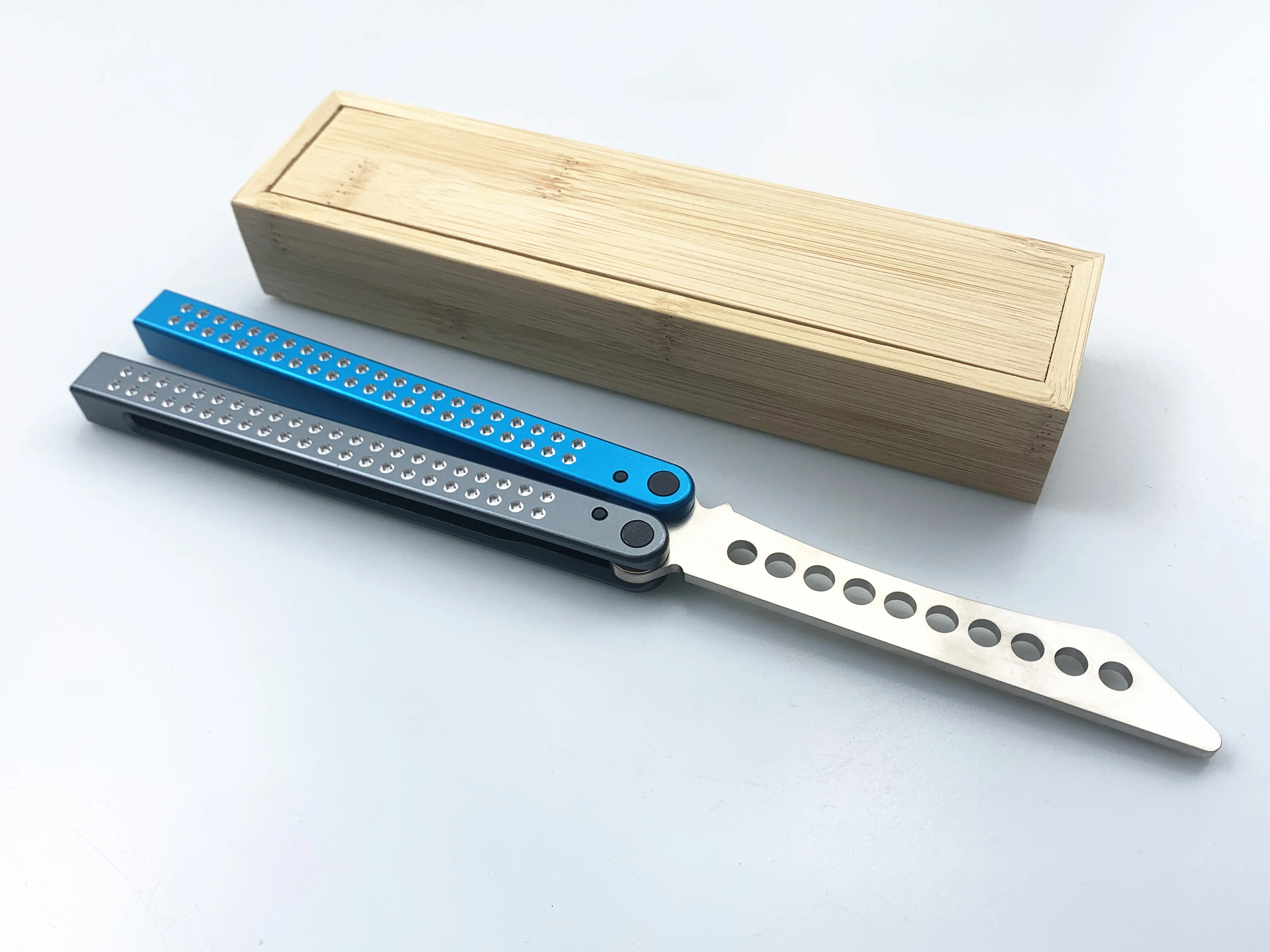 Нож для тренера с бабочкой лезвие 420 стальной нож ручкой не острый походный