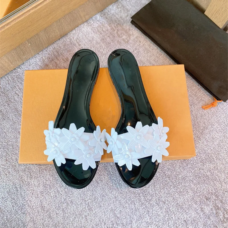 

Slippers Women 2021 Summer Fashion Simple Word Flower Holiday Beach Wear Jelly Shoes Flat Women Shoes Sexy Cool Female Sandalias