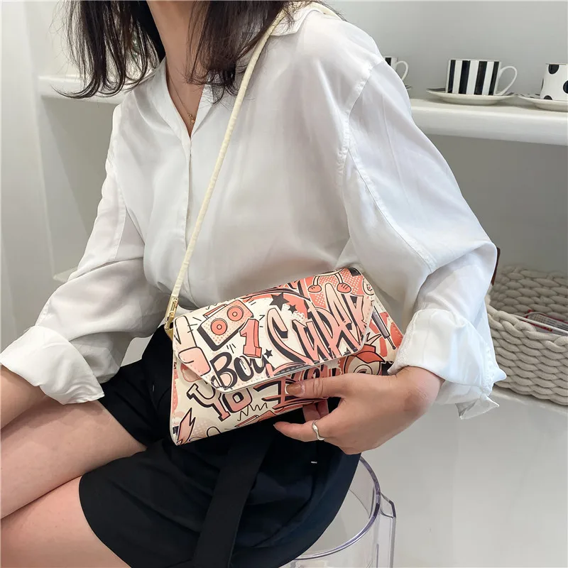 

Женская сумка, новинка 2021, модная мягкая Наплечная Сумка из искусственной кожи на молнии с принтом в виде граффити, кошельки и сумки через пл...