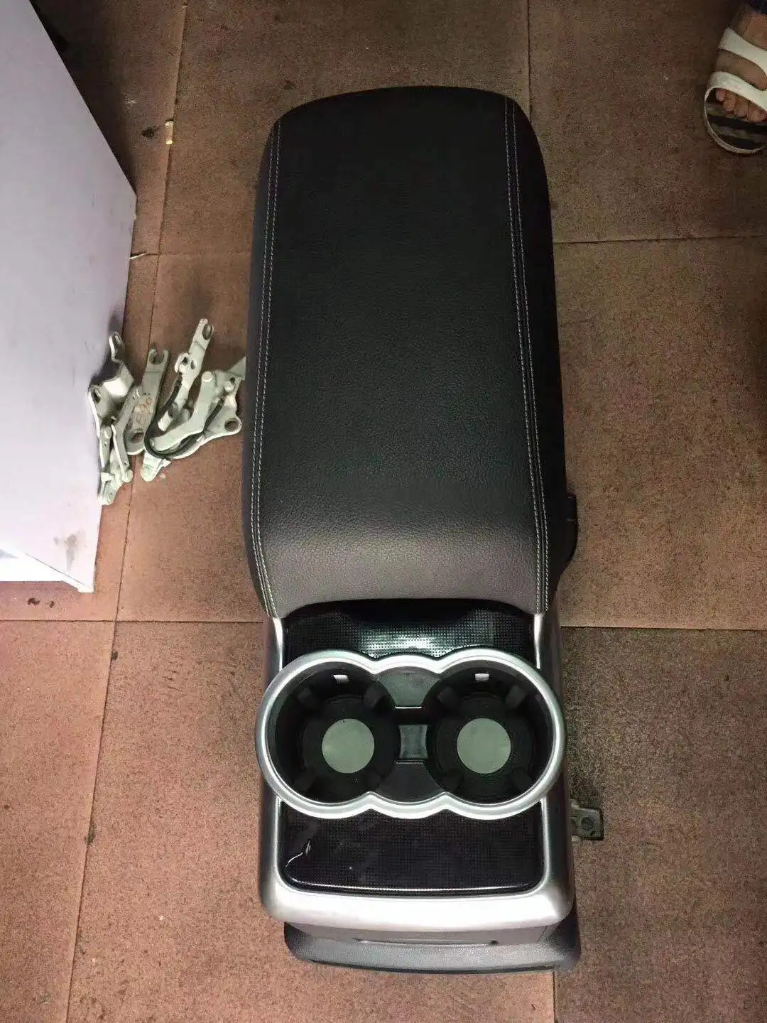 

rear 2nd row centre console armrest cup holder for 2012 mercedes benz R350