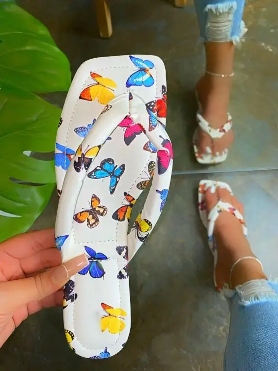 

Spring/summer 2020 new soft bottom leather outdoor leisure non-slip beach slippers fashion wild flip flops Durable flat bottom