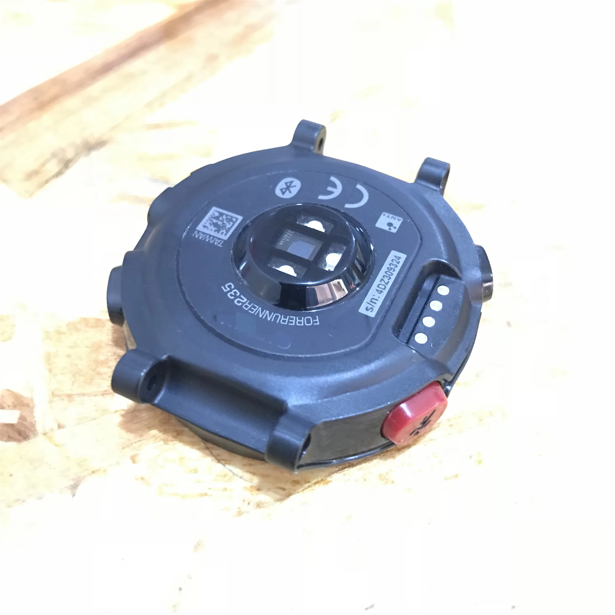 Back cover RED Forerunner 235 наручные Аксессуары для задней крышки часов с датчиками GARMIN Оригинальные запасные части для ремонта - Цвет: Back cover RED