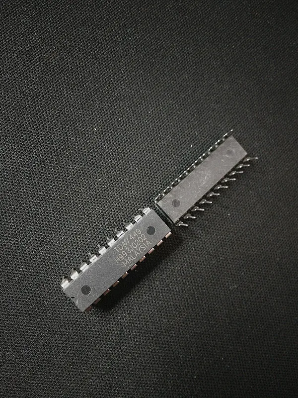 

5pcs/lot TDA7449L TDA7449 7449 DIP-20 In Stock