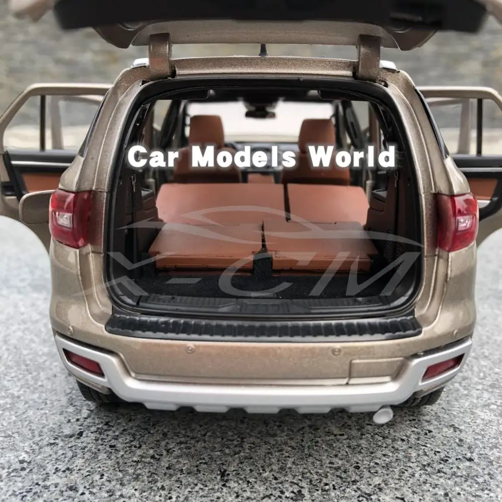 Модель литая автомобиля для нового внедорожника Everest Titanium SUV 2019 1:18 + небольшой