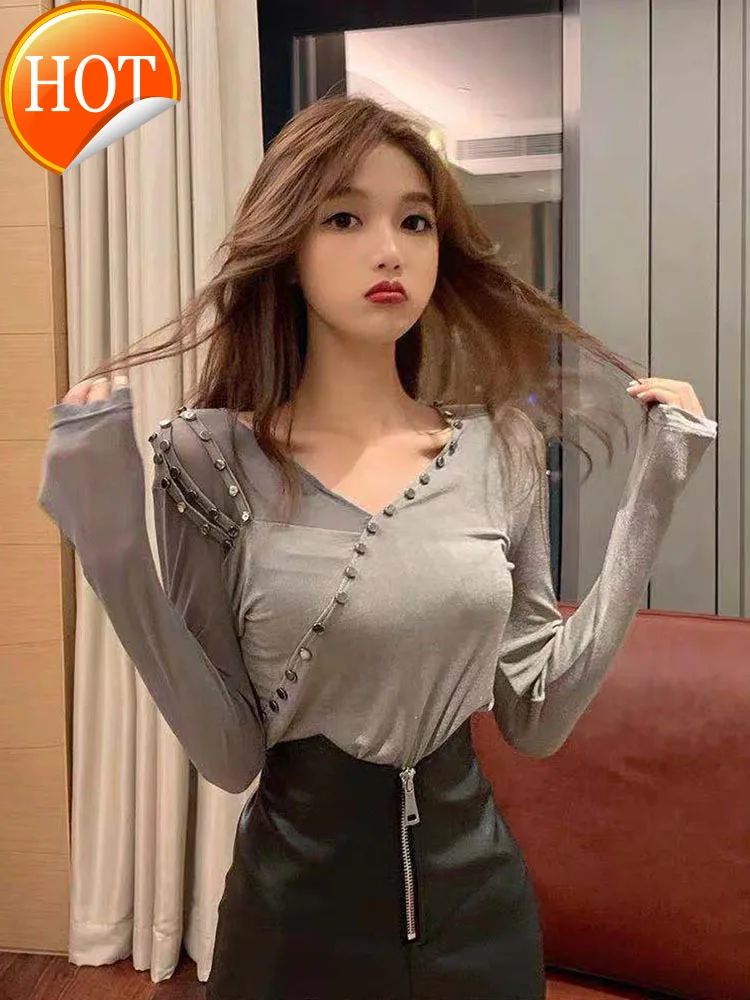 

Autumn 2021 new Style V-neck sexy heavy industry Beaded slim fit with long sleeve base shirt on the outside