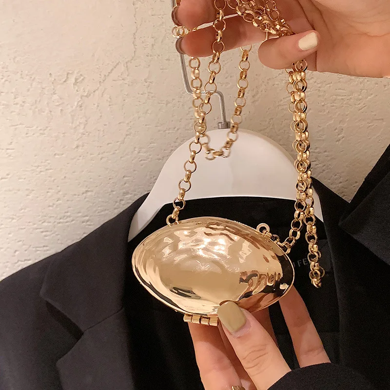 

Серебряная сумка в виде ракушки, мини-сумка с помадой, женская сумка-мессенджер на цепочке с кристаллами, новинка 2021, модная летняя сумка чер...