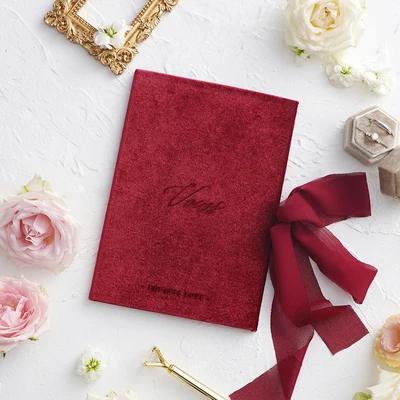 

Wedding Velvet Oath Wedding Favors Bride and Groom Wedding Vows Oath Card Romantic Gold Key Decoration Props with Pen Book