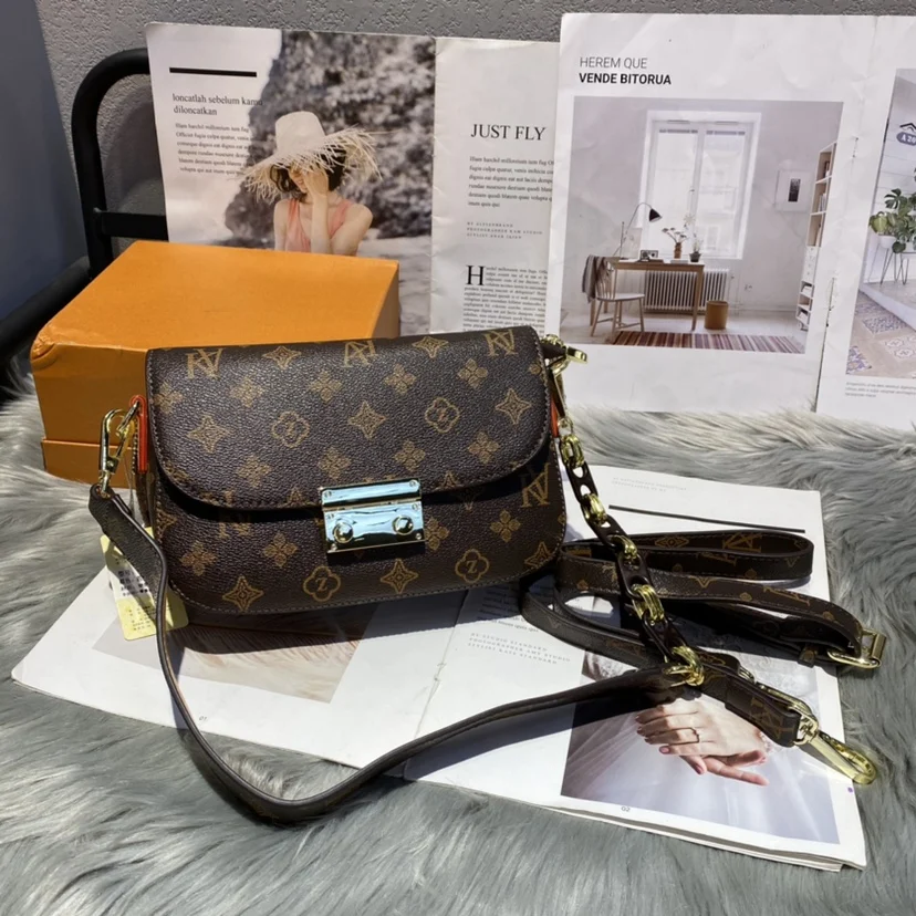 Мини сумка с тиснением новинка 2021 Женская универсальная мессенджер на одно плечо