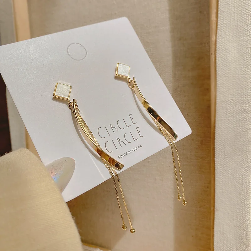 

Korean New Trendy Simple Gold Pendant Earrings for Woman Fashionable Statement Tassel Earrings Jewelry Trendy Accessories