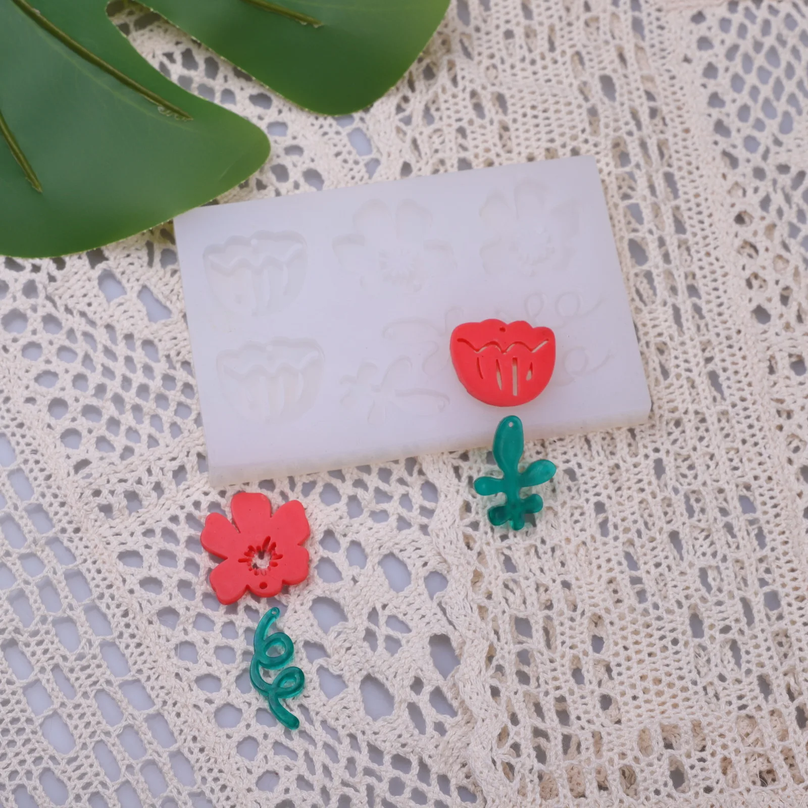 

2021 New Product Flower Heychain Epoxy Mold DIY Earring Material Package Silicone Mold for Jewelry Making