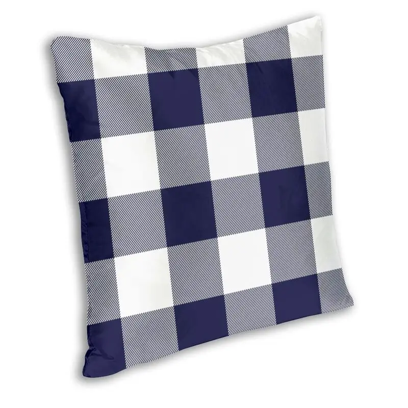 Наволочки в клетку скандинавском стиле темно-синего и белого цвета с широкими