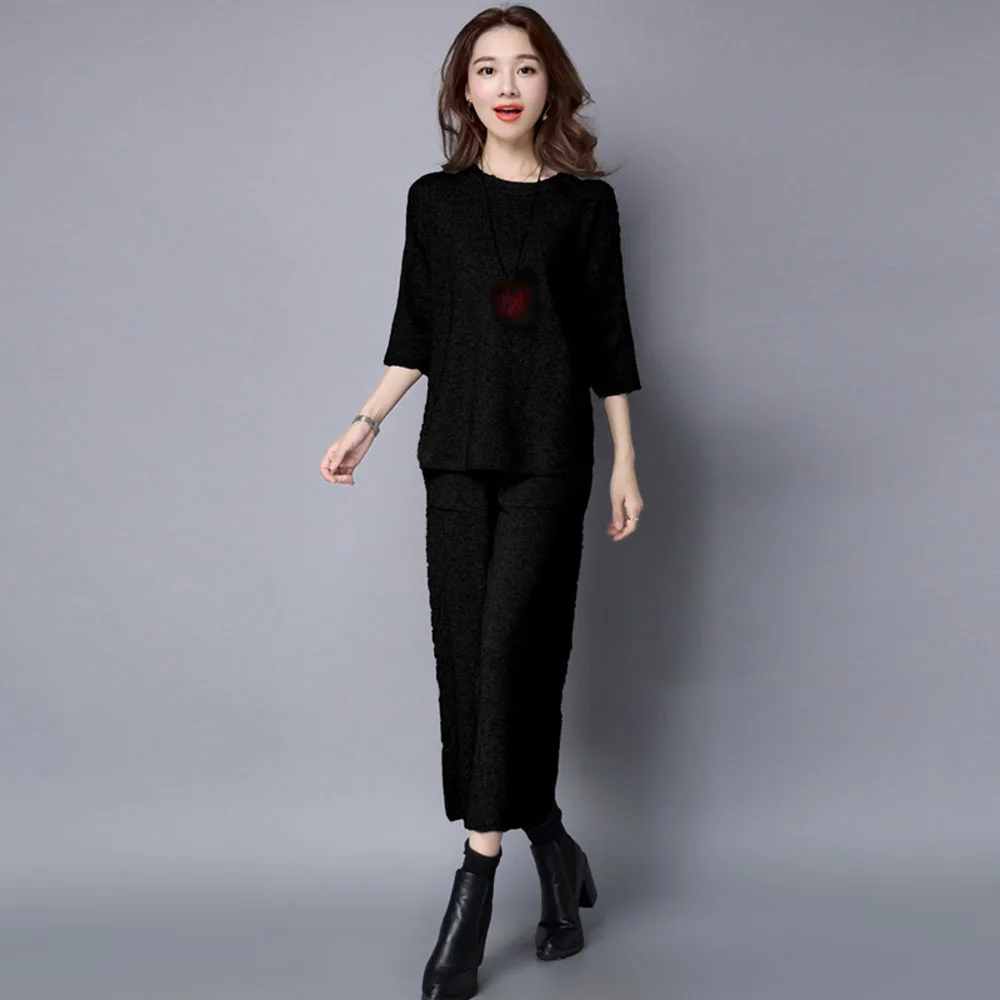 Женский комплект из двух предметов осень 2019 черная трикотажная футболка и