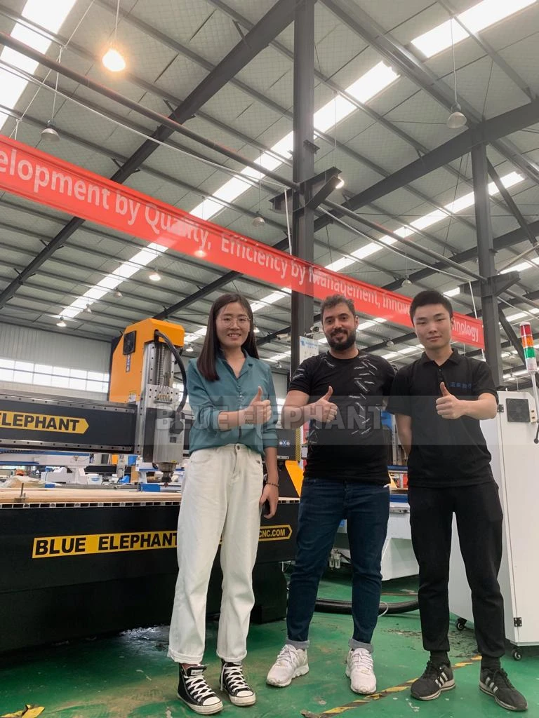 4 оси cnc маршрутизатор 1530 Цена 4.5kw HQD воздушный охлаждающий шпиндель Высокая точность cnc маршрутизатор дешевое оборудование с вакуумным столом